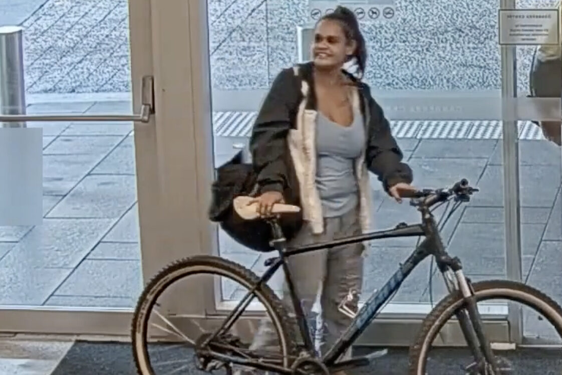 Knife threats as staff confront alleged shoe thief